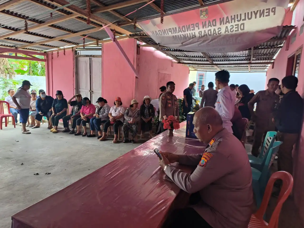 Polres Minahasa Gelar Gerakan Pangan Murah di Tompaso Barat, 2.000 Kg Beras Habis Terjual